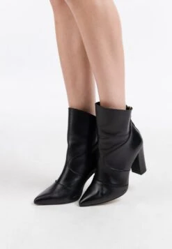 Faina Ankle Boot - Schwarz