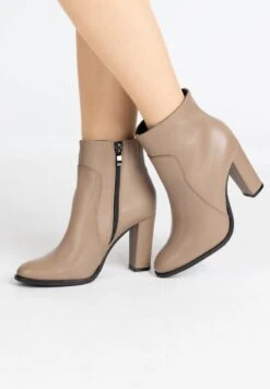 Faina Stiefelette - Beige 13 Faina Stiefelette - Beige -Faina Verkauf 46dcda2b4db84e82a62b7bcecf33627b 1