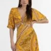 Faina MIT CUT-OUTS - Freizeitkleid - Gelb -Faina Verkauf c116eb673aa0470bbbae75feb05e6004